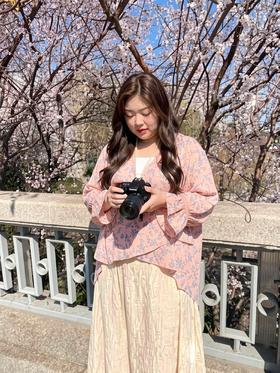 【群内福利】碎花上衣~明媚印象， 朵朵精巧的蓝梅小碎花 挨挨挤挤，盛放成海，释放馥郁迷人的夏日香气
