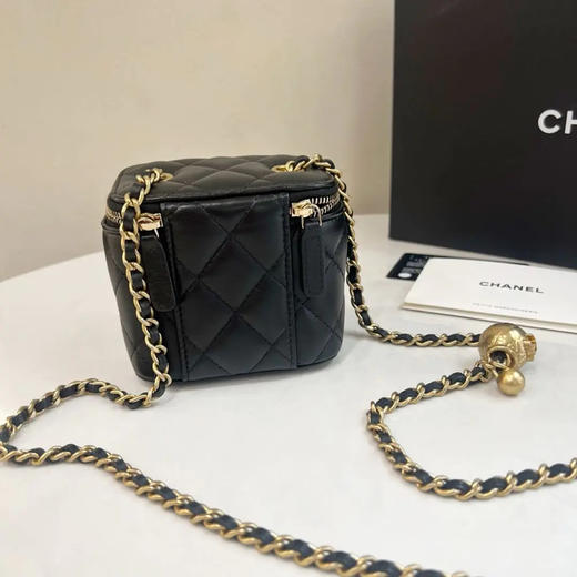 Chanel22b 黑色 羊皮 金球 化妆包 商品图1