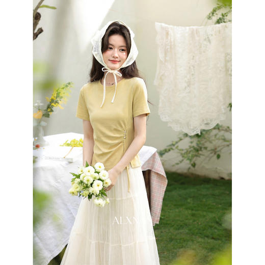 鹿向南「黄褶织痕」圆领正肩T恤女2026夏新款设计感修身褶皱短袖 商品图2