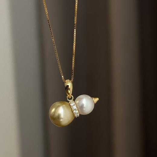 一葫福禄，一珠珠光 
7-8mm Akoya正圆 微微瑕，9-10mm金珠有天然生长痕迹，每一处都是时光给的温柔落款，把福气稳稳戴在身上 商品图0