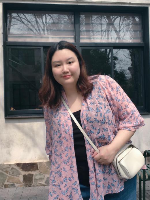 【群内福利】碎花上衣~明媚印象， 朵朵精巧的蓝梅小碎花 挨挨挤挤，盛放成海，释放馥郁迷人的夏日香气 商品图4