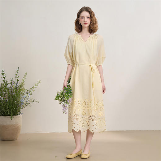 气质镂空灯笼袖连衣裙女夏季度假风V领显瘦通勤宽松长裙LXD50960 商品图1