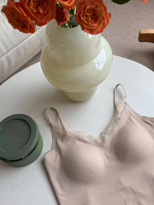 「工厂团购上新」 春夏蕾丝边百搭吊带背心 自带胸垫 商品图5