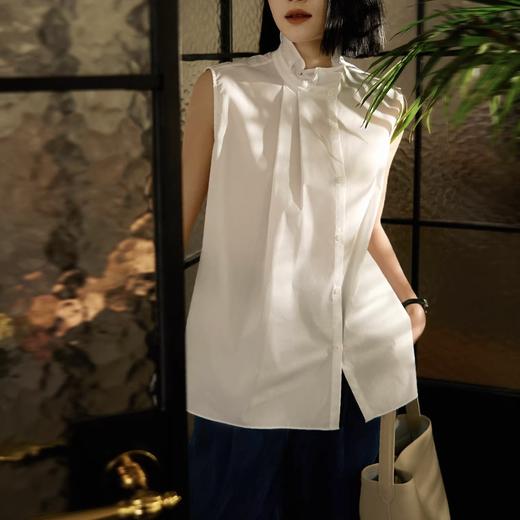 卷卷紫复古宫廷风荷叶领无袖衬衣 面料顺滑柔软透气 宽松无袖设计显瘦舒适 温柔俏皮荷叶领增添设计感 单穿叠穿都出色 商品图2