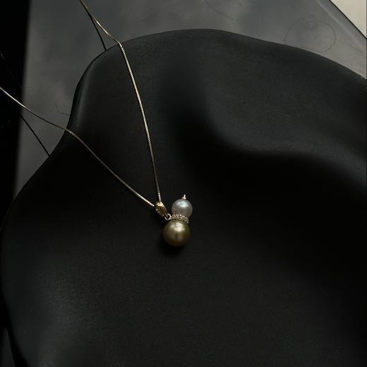 一葫福禄，一珠珠光 
7-8mm Akoya正圆 微微瑕，9-10mm金珠有天然生长痕迹，每一处都是时光给的温柔落款，把福气稳稳戴在身上 商品图3