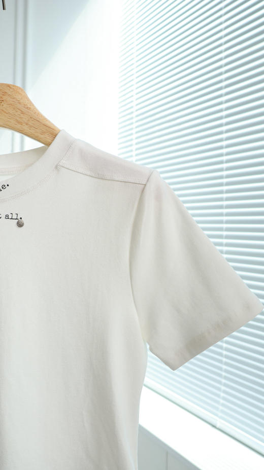 亦白|领口字母设计感T恤 商品图2