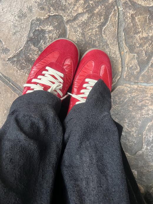 【红色德训鞋 】透气不闷脚！正码正拍，二层皮垫软底女鞋时尚拼接休闲鞋，一周发货，鞋面材质：贴皮➕植绒 内里材质：爽肤皮（PU） 鞋垫：二层皮垫 商品图3