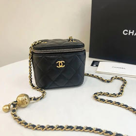 Chanel22b 黑色 羊皮 金球 化妆包