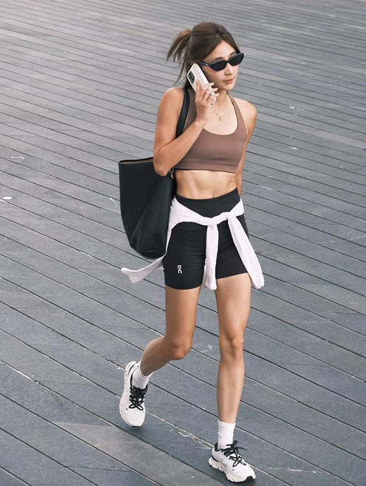 重磅来啦   On通勤 健身b备𝐜𝐥𝐨𝐮𝐝 𝐱𝟒综训跑鞋 男女同款！ 商品图4