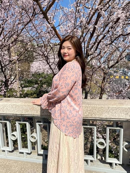 【群内福利】碎花上衣~明媚印象， 朵朵精巧的蓝梅小碎花 挨挨挤挤，盛放成海，释放馥郁迷人的夏日香气 商品图3