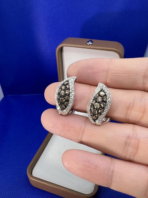 【日本溯源之旅】若叶 18K金钻石耳夹 厚金镶嵌 美拉德配色 经典咖钻+黑钻  围镶白钻 钻石1.3ct  经典弹力夹 8.4g（展会产品拍下后不支持7天无理由退换货） 商品图0