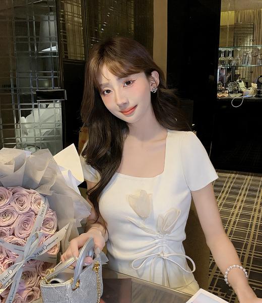 张心子【午后花园】方领显瘦立体花郁金花抽绳针织衫上衣 U2603039 商品图3