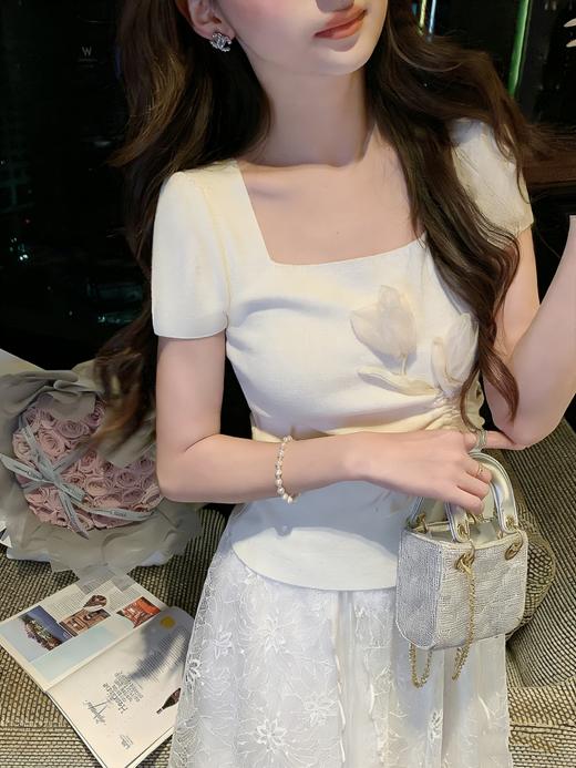 张心子【午后花园】方领显瘦立体花郁金花抽绳针织衫上衣 U2603039 商品图4