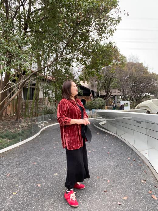 【红色德训鞋 】透气不闷脚！正码正拍，二层皮垫软底女鞋时尚拼接休闲鞋，一周发货，鞋面材质：贴皮➕植绒 内里材质：爽肤皮（PU） 鞋垫：二层皮垫 商品图11