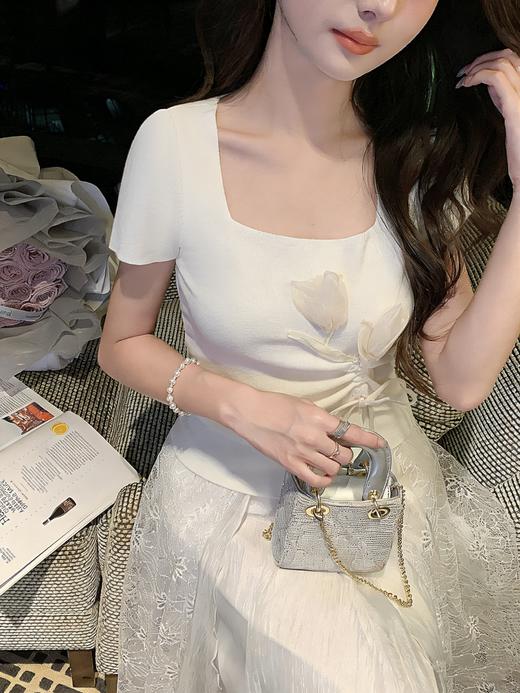 张心子【午后花园】方领显瘦立体花郁金花抽绳针织衫上衣 U2603039 商品图10