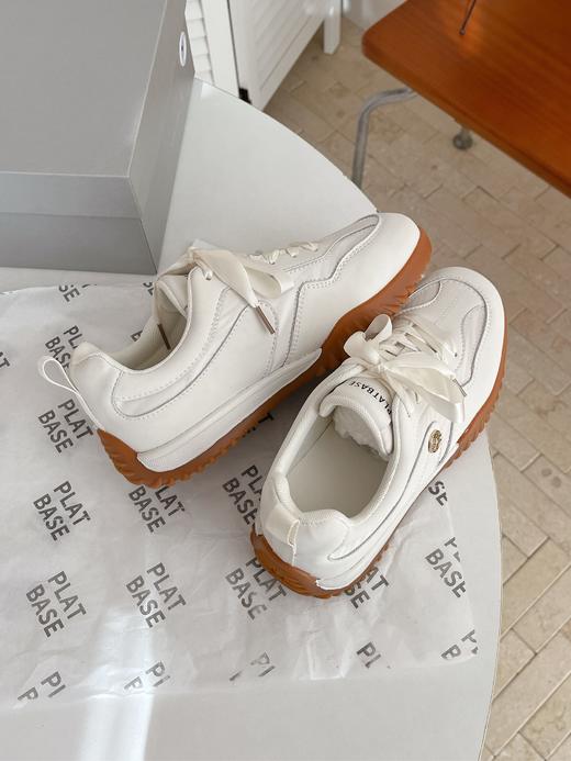 🔥这双复古缎面德训鞋！【𝐏𝐥𝐚𝐭 𝐁𝐚𝐬𝐞 芭蕾缎面真皮德训鞋】 专柜💰699 玖*熙官网💰999同款同材料 这双复古缎面德训鞋！看起来就很好穿！我不允许还有人不知道！ 商品图3