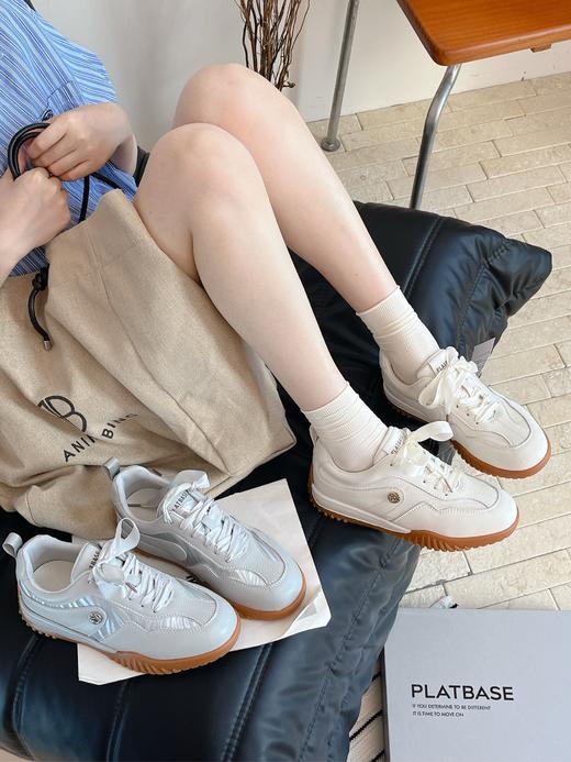 🔥这双复古缎面德训鞋！【𝐏𝐥𝐚𝐭 𝐁𝐚𝐬𝐞 芭蕾缎面真皮德训鞋】 专柜💰699 玖*熙官网💰999同款同材料 这双复古缎面德训鞋！看起来就很好穿！我不允许还有人不知道！ 商品图1