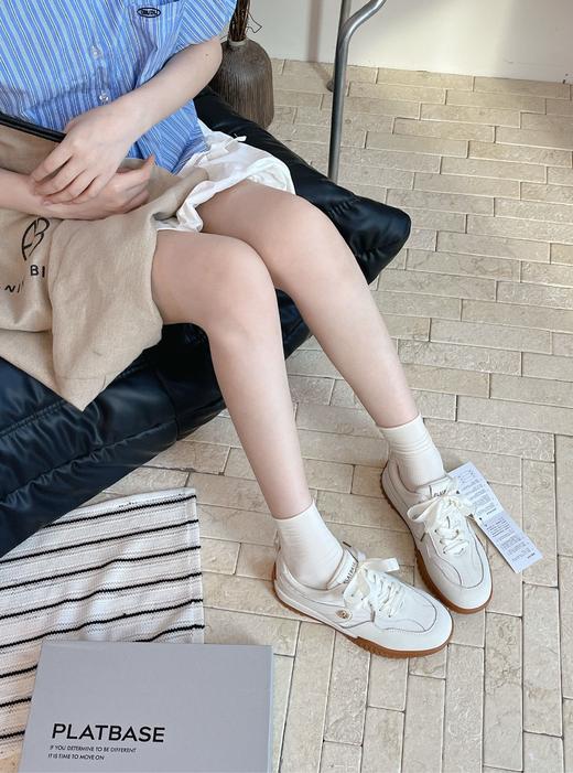 🔥这双复古缎面德训鞋！【𝐏𝐥𝐚𝐭 𝐁𝐚𝐬𝐞 芭蕾缎面真皮德训鞋】 专柜💰699 玖*熙官网💰999同款同材料 这双复古缎面德训鞋！看起来就很好穿！我不允许还有人不知道！ 商品图5