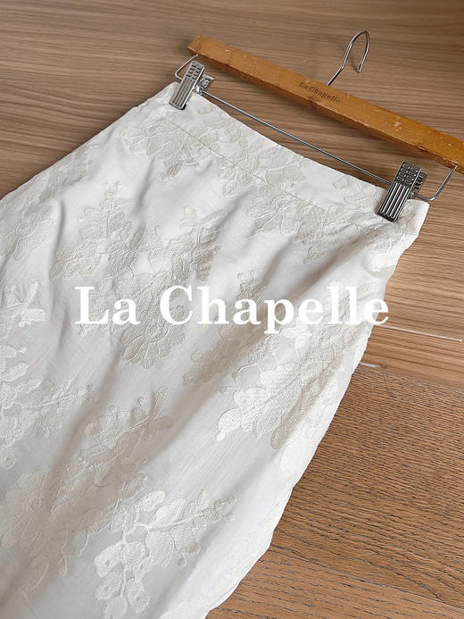 专柜实拍【新中式套装】拉夏贝尔/La Chapelle莱赛尔混纺珠扣刺绣气质V领短袖小衫后松紧半裙套装 商品图8