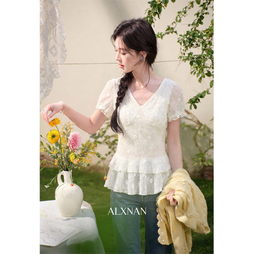 鹿向南「清浅时光」法式白杏色短袖衬衫女夏季漂亮独特蕾丝上衣 商品图0
