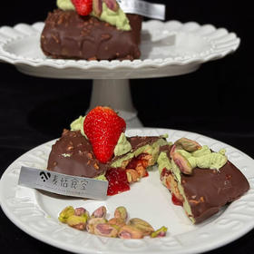 脆皮开心果草莓小枕头