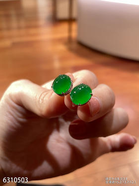 高冰种艳绿蛋面耳钉【6310503】具体价格微信咨询