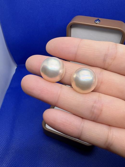 【日本溯源之旅】14k金 经典圆形无边镶马贝 15mm青粉光 简约优雅 弹力双夹 6.4g（展会产品拍下后不支持7天无理由退换货） 商品图0