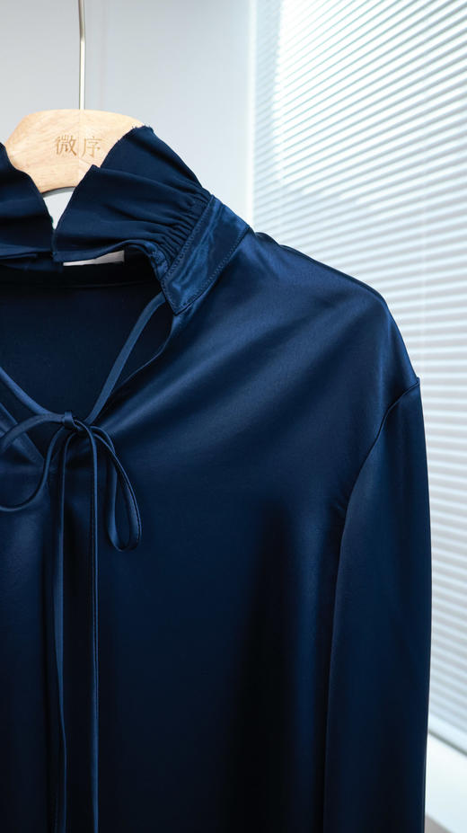 绾风|鎏光花瓣领缎面衬衣 商品图1