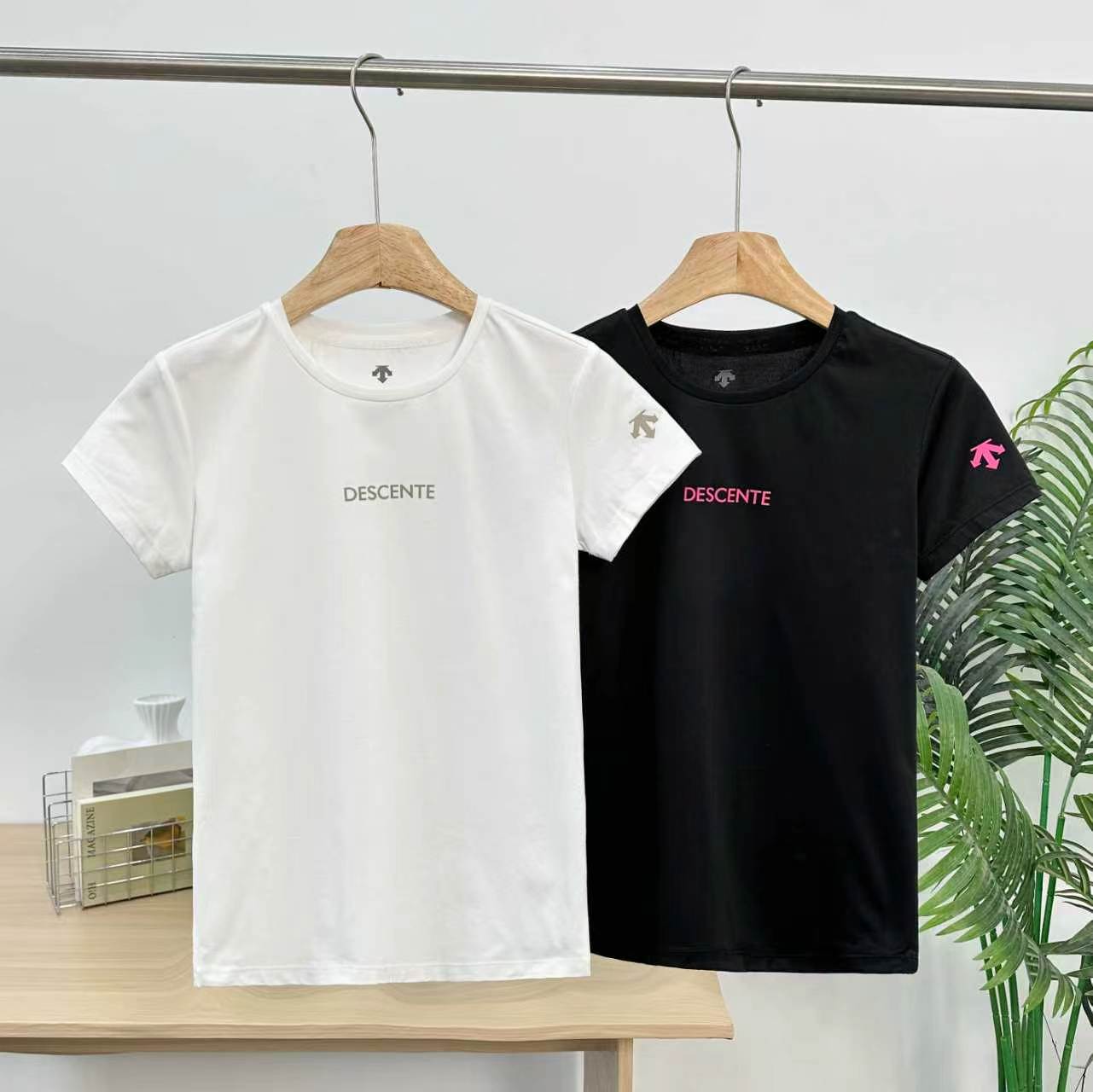 点此购买 迪桑特夏季TRAINING系列女士收腰短袖T恤 qk 344047