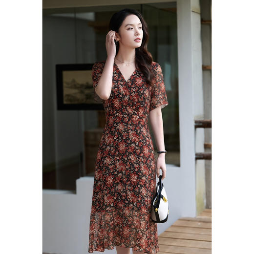 【预售7天】夏日花漫连衣裙 慵懒飘逸 米思阳2026夏季法式优雅度假风茶歇裙V领雪纺碎花中长款连衣裙女1075 商品图2