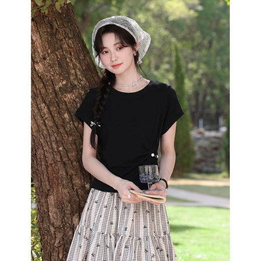 鹿向南【0405/20:00新品前1小时7折限量100件】黑色收腰正肩T恤 商品图2