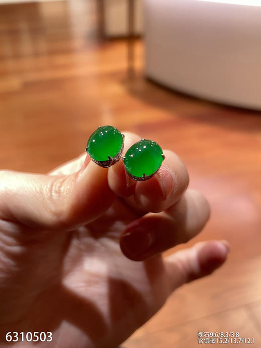 高冰种艳绿蛋面耳钉【6310503】具体价格微信咨询 商品图2