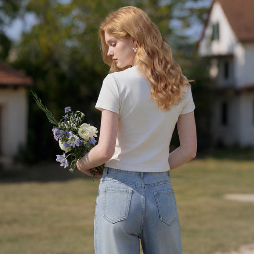 西遇2026夏新款水彩花卉印花短袖T恤女宽松休闲百搭显瘦白色上衣E0060273 商品图4