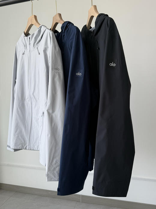 【秒杀价已调 直接拍】alo 情侣款 薄款 防风外套 户外 软壳冲锋衣 商品图0