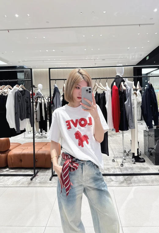 烫钻印花竹节棉白色小马T恤 生肖马年系列 天然棉纱面料 微微肌理感 原身直出下摆设计 线条利落干脆 烫钻印花小马 趣味盎然 螺纹领口 商品图8