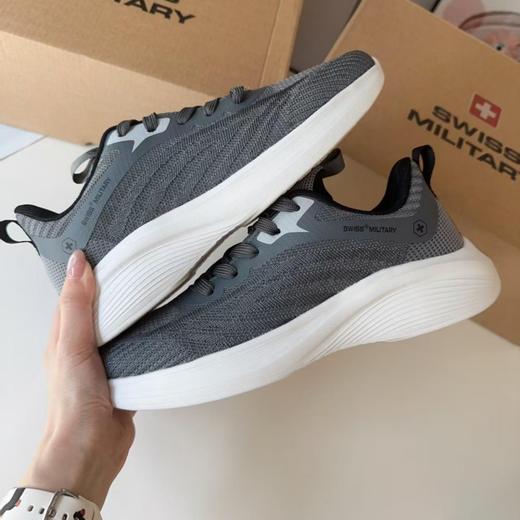 【瑞士军工SWISS MILITARY情侣款氢跑鞋RSJG182】瑞士140年高端户外品牌，一体飞织设计轻巧灵动，强韧鱼丝编织网面，高透气，不闷热 商品图4
