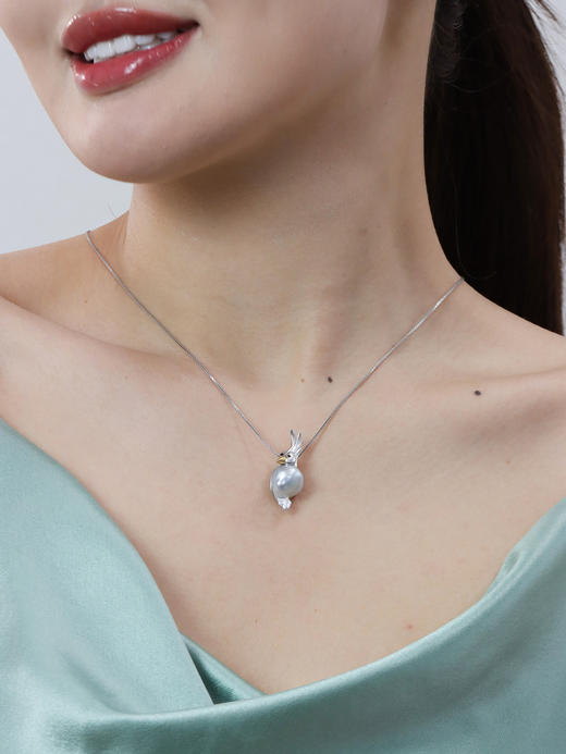 【日本溯源之旅】鹦鹉18k金澳白keshi珍珠钻石吊坠 吊坠尺寸约12.8*30mm 钻石分数:0.021ct（展会产品拍下后不支持7天无理由退换货） 商品图2