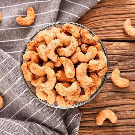 【秒杀❗️抢19.9🔥香酥炭烧腰果】颗粒饱满圆润，外壳焦香酥脆，入口咸香浓郁、越嚼越香，仁袋装罐装坚果炒货休闲零食年货紫衣腰果干果QQ 商品图0