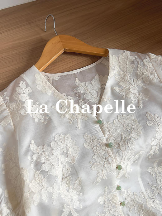 专柜实拍【新中式套装】拉夏贝尔/La Chapelle莱赛尔混纺珠扣刺绣气质V领短袖小衫后松紧半裙套装 商品图5