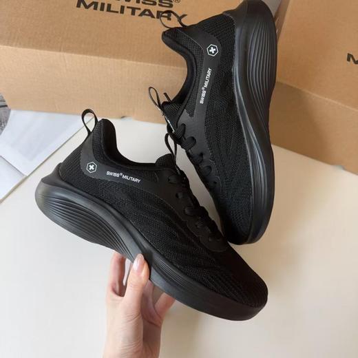 【瑞士军工SWISS MILITARY情侣款氢跑鞋RSJG182】瑞士140年高端户外品牌，一体飞织设计轻巧灵动，强韧鱼丝编织网面，高透气，不闷热 商品图3