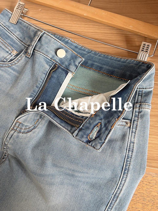 专柜实拍【时髦通勤】拉夏贝尔/La Chapelle显瘦有型单扣后腰撞色标简约设计感微弹直筒窄版牛仔裤 商品图5