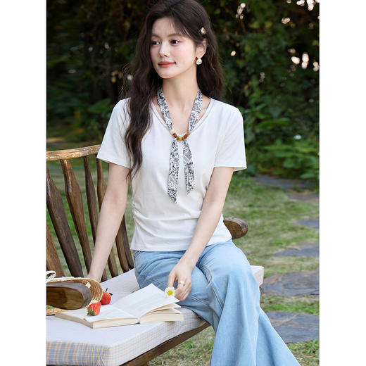 鹿向南【0405/20:00新品前1小时7折限量100件】白色V领短袖T恤 商品图1