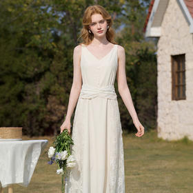 西遇法式V领吊带连衣裙女2026夏季新款重工蕾丝拼接气质背心长裙E0060266