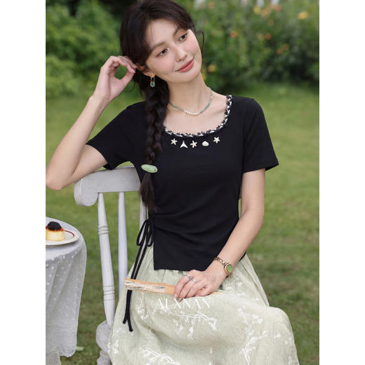 鹿向南「浅夏星眠」黑色气质方领短袖T恤女夏显瘦正肩设计感上衣 商品图2