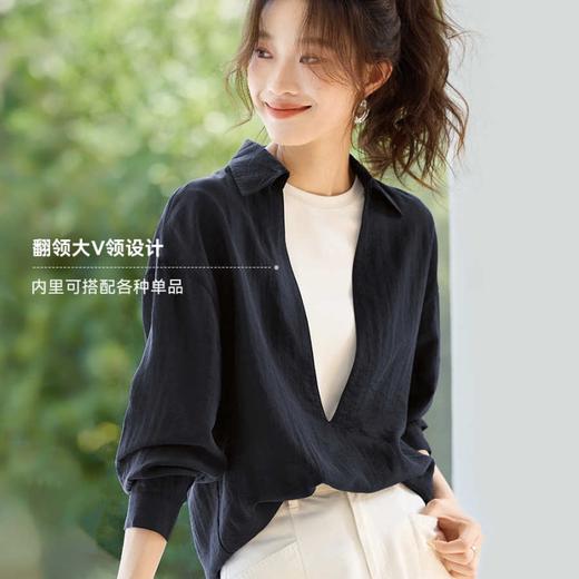 法维曼 藏蓝色翻领深V领衬衫 轻盈垂坠 春夏清爽不闷 宽松落肩 藏肉显瘦 修饰脖颈 叠穿更显层次 商品图2