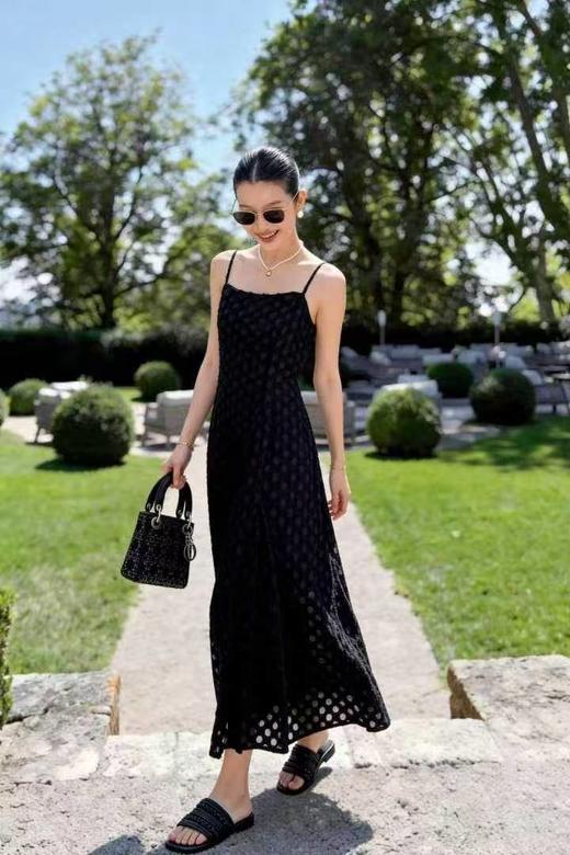 SC2S53_漆黑色_连衣裙_春夏_方领吊带提花收腰显瘦 A 字长裙_高级女装_BERNIEELEN伯妮斯茵 商品图1