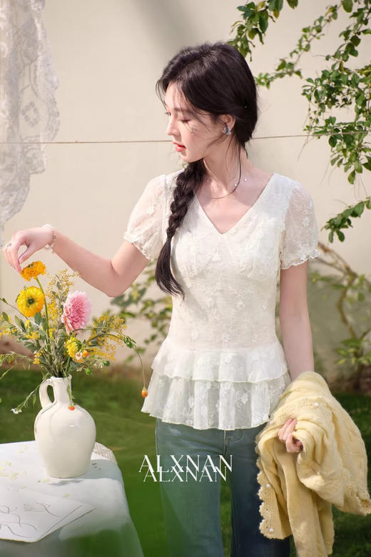 鹿向南「清浅时光」法式白杏色短袖衬衫女夏季漂亮独特蕾丝上衣 商品图5