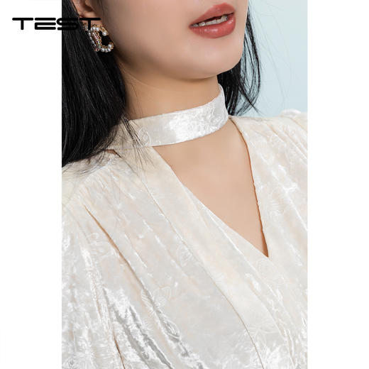 夏上新V领收腰泡泡袖设计感小众气质通勤小衫1262011 商品图3