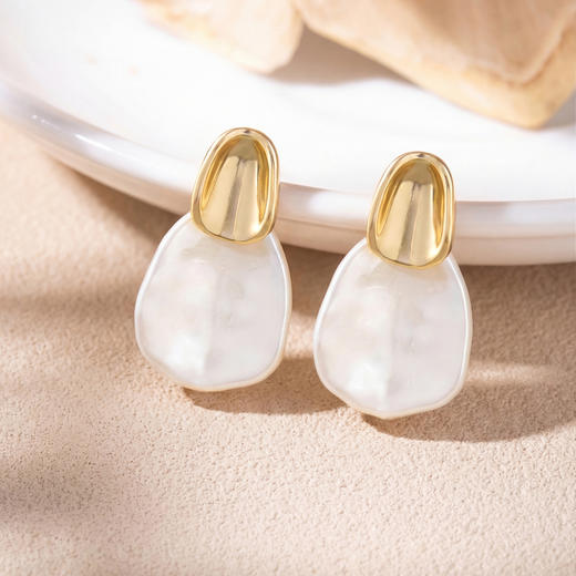 三彩2026新款撞色极简耳环S925银针金属雾面珍珠轻奢小众女 商品图1