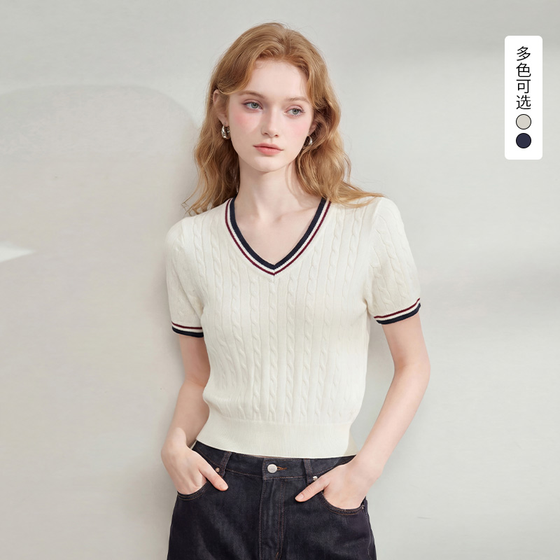 西遇2026夏季新款V领针织T恤女学院风撞色修身短款麻花短袖上衣E0060276